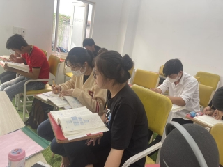 Khám phá thế giới mới với tiếng Nhật: Học cách nói và hiểu một ngôn ngữ quốc tế hãy đến với NHẬT NGỮ HOA ANH ĐÀO!