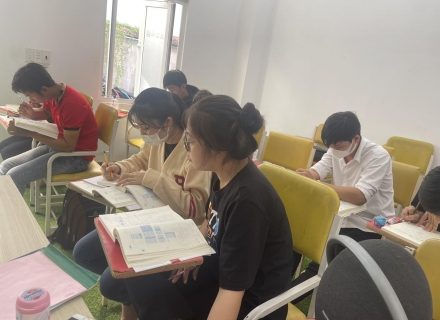 Khám phá thế giới mới với tiếng Nhật: Học cách nói và hiểu một ngôn ngữ quốc tế hãy đến với NHẬT NGỮ HOA ANH ĐÀO!